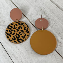 Load image into Gallery viewer, Spot Her Anywhere