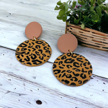 Load image into Gallery viewer, Spot Her Anywhere