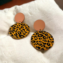 Load image into Gallery viewer, Spot Her Anywhere