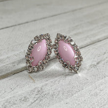 Load image into Gallery viewer, French Kiss