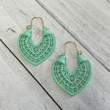 Load image into Gallery viewer, Camilla