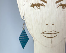 Load image into Gallery viewer, Diamond Eyes