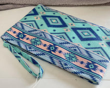 Load image into Gallery viewer, Easy Breezy Wristlet