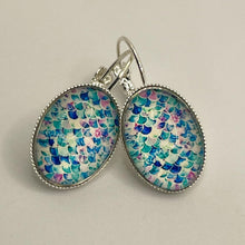 Load image into Gallery viewer, Delphine